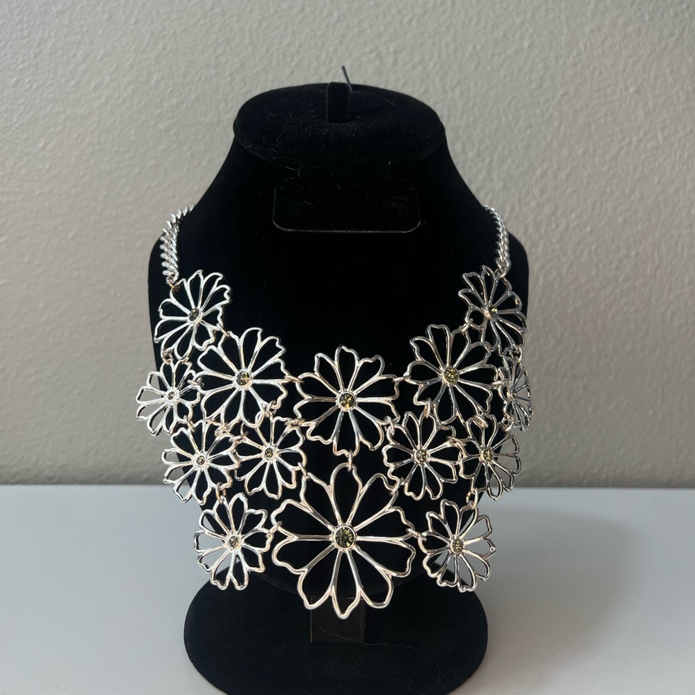 VINTAGE Joan Rivers Daisy Silver Bib Necklace